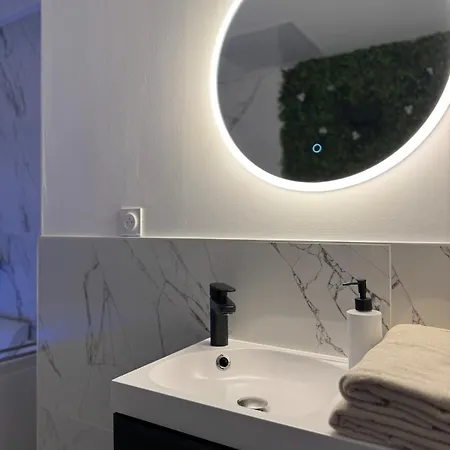 Apartment Secret *